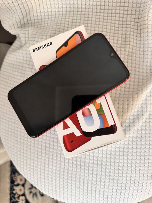 Продам телефон самсунг А01