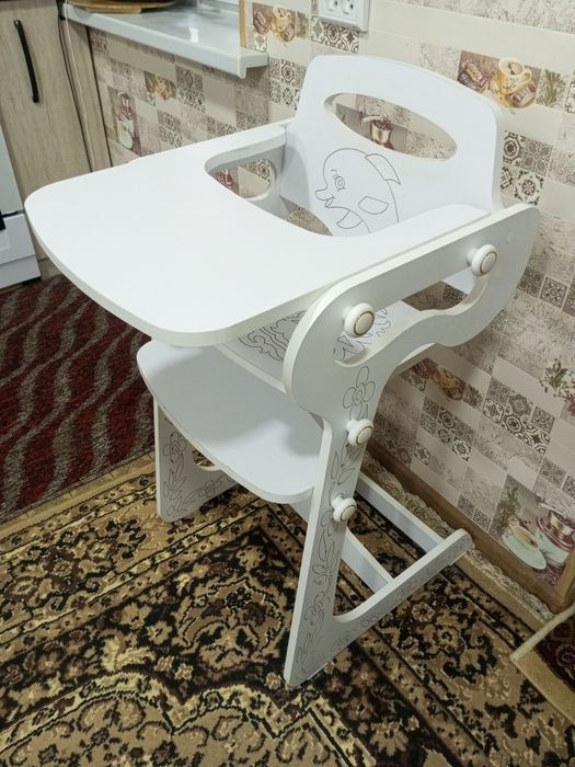 Детский, обеденный, растущий стульчик. Для кормления ребенка.