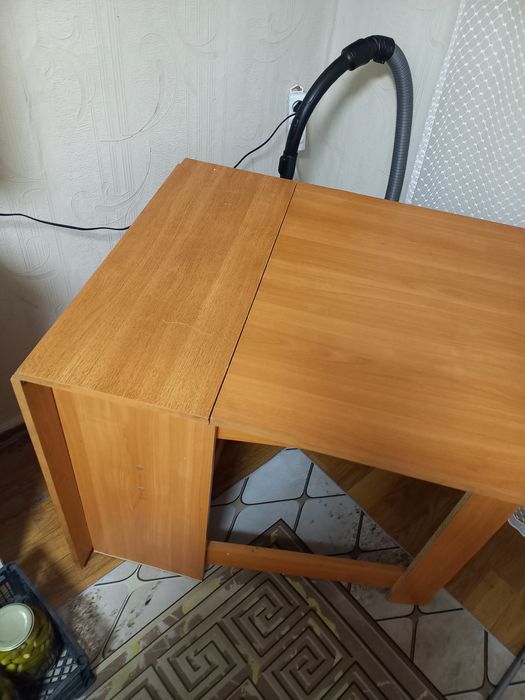 Продам стол книжку