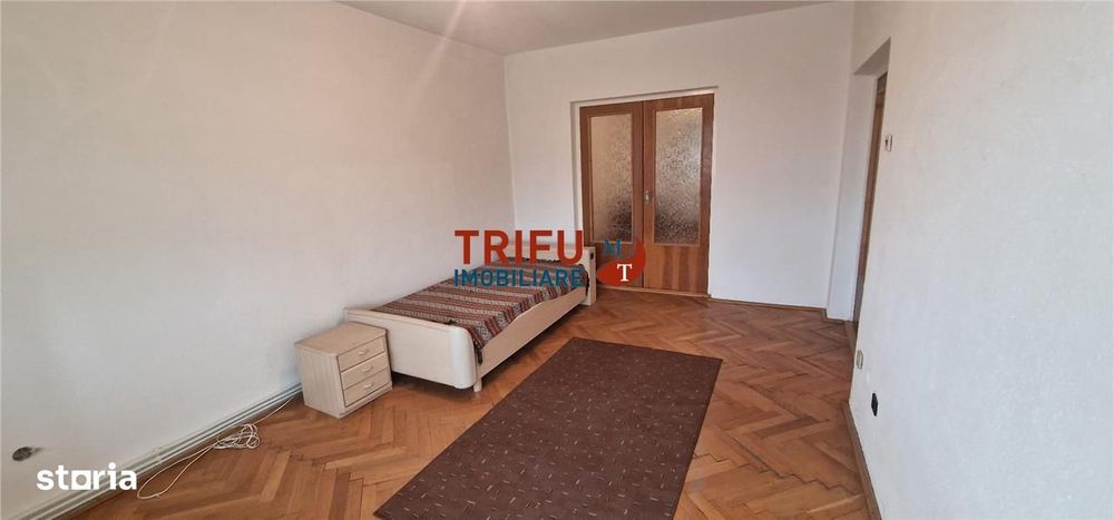 Apartament 3 camere, 2 bai, garaj, boxa zona Cetate