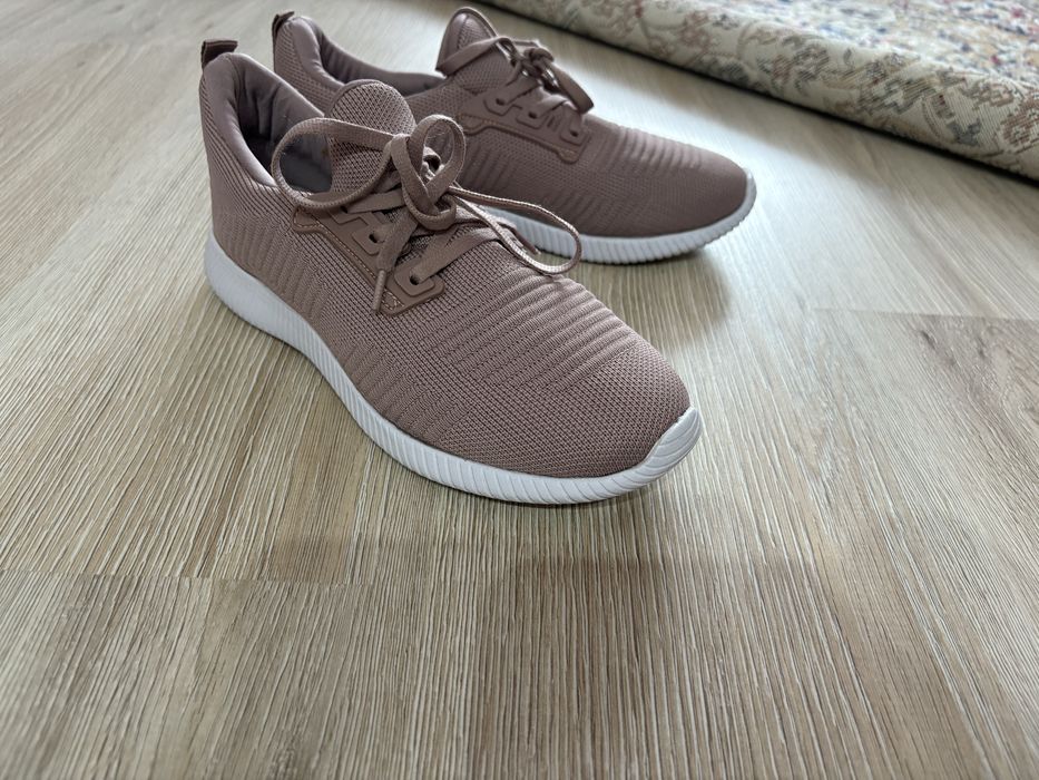 Обувь спортивная женская