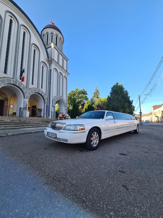 Limuzina Lincoln Town Car 2008 de inchiriat