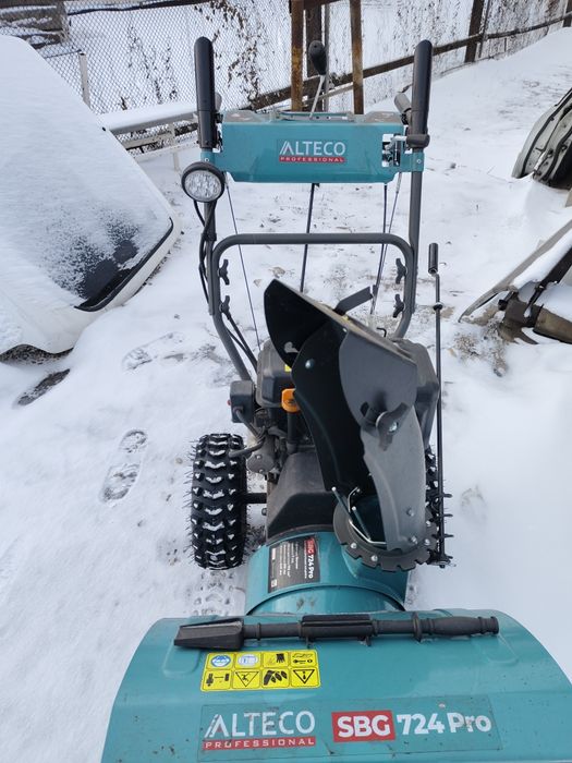 Продаю снегоуборщик