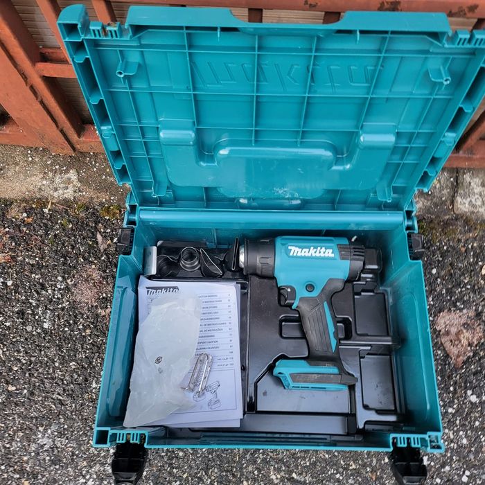 Suflanta aer cald Makita DHG 181