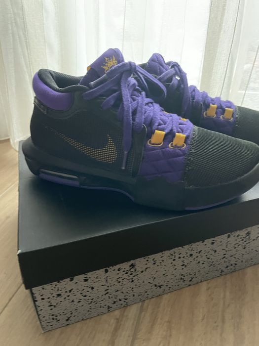 NIKE Lebron Witness 8