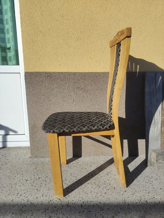 Продавам стол от естествено дърво – комфорт и удобство за всеки дом