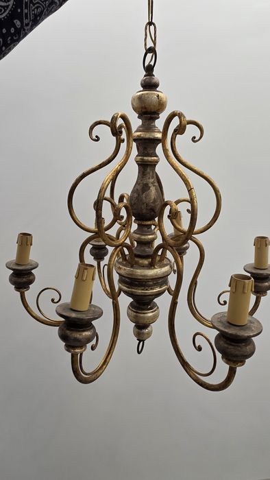 Aplica  3 picioare si lustra