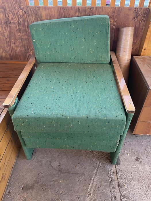 Продам кресло и тумбочки