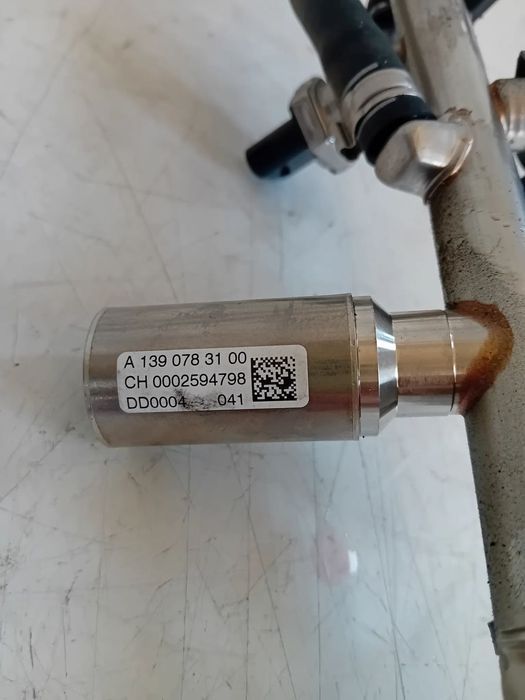 Rampa Cu Injectoare Injector Mercedes C Class Glc Cla Gla 45AMG Cod A1390704000 Motor 139580