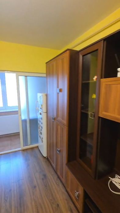 Închiriez garsoniera
