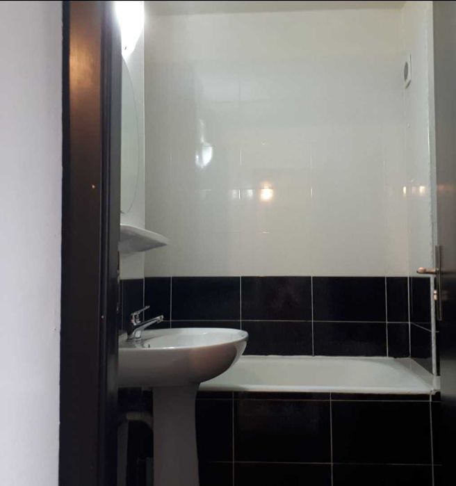 Închiriez apartament