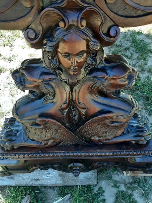 BIROU  cu 8 Scaune . Preț șoc ff.convenabil ptr.cunoscători  2200 euro