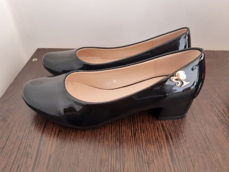 Pantofi toc mic nr 36 noi