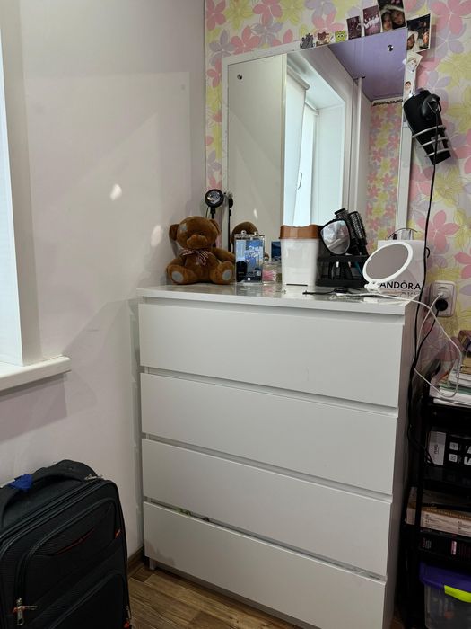 Продам комод и зеркало Икеа