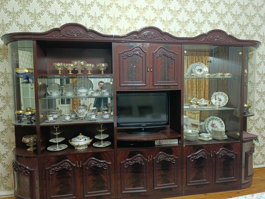 Мебель сотилади состоянияси жуда яхши.Тоза мдфдан