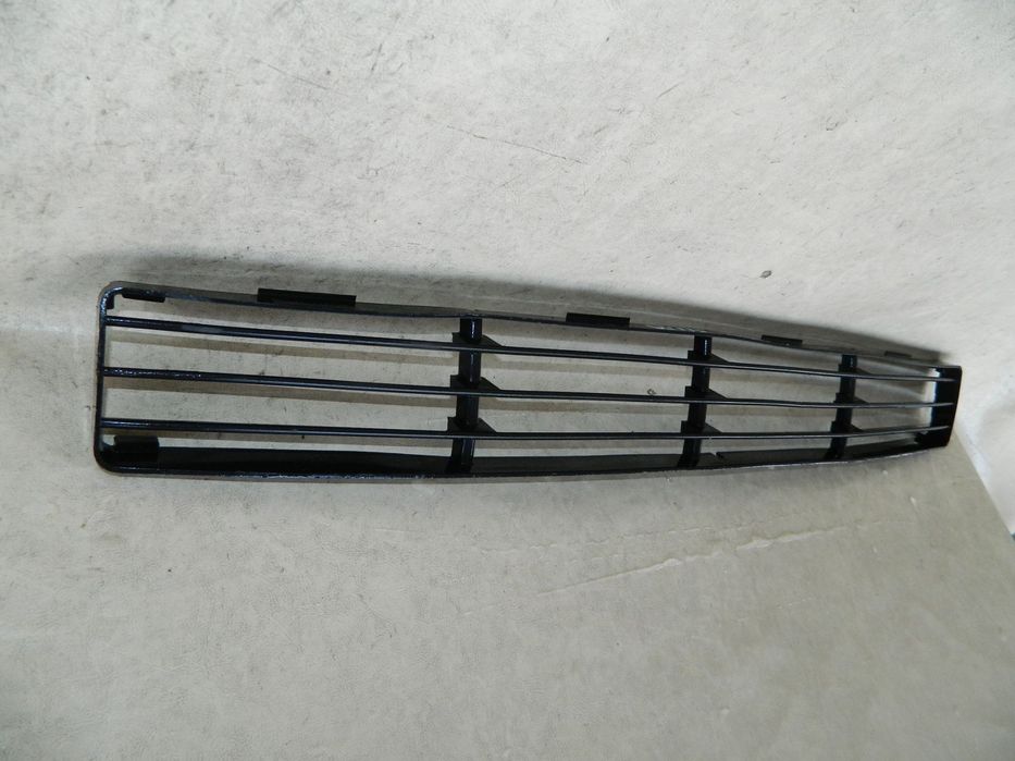 Grila intre proiectoare, Ford Focus, 98-01, 98AB-A0180A58-AEW