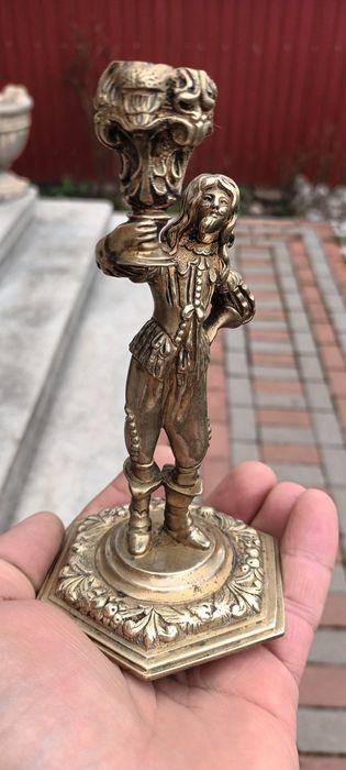 Statuie veche din Bronz