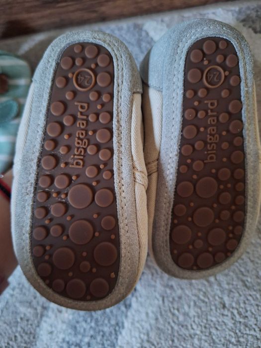 Детски боси пантофи 23 и 24 номер