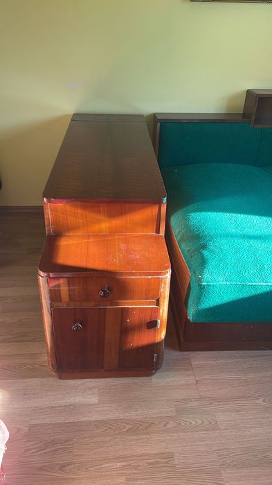 Pat vintage din lemn masiv și spațiu de depozitare