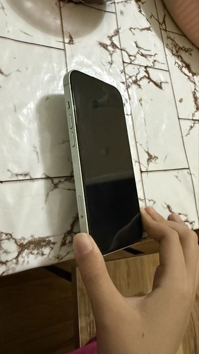iPhone 15 в отличном состоянии, оригинал, срочно