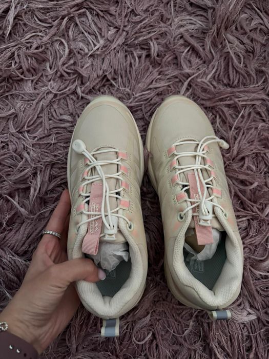 Bocanci de drumetie sprandi