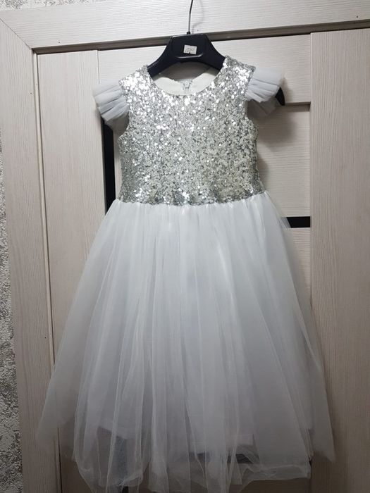 Продам платье нарядное