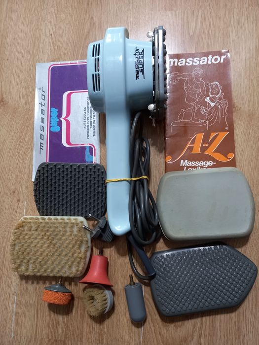 Прекрасен немски масажор с 9 преставки и стойка метален