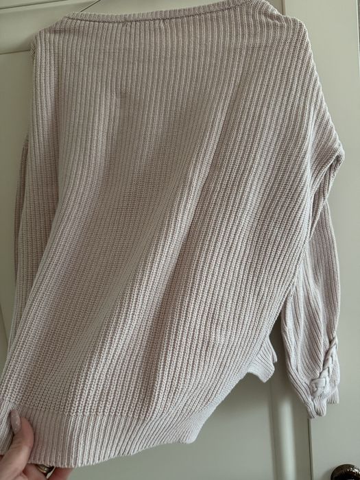 Pulover GUESS original, bej/nude, tricotat cu torsade pe mâneci,M