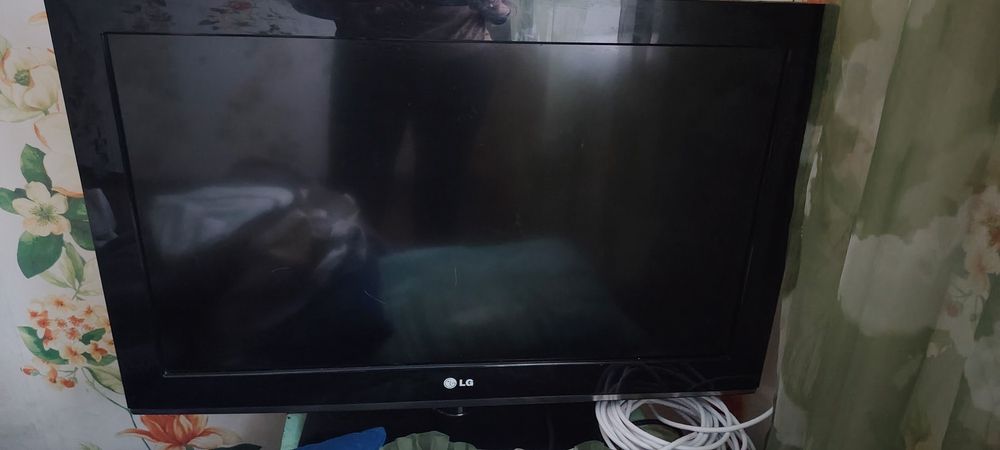 Продам телевизор LG 81 диагональ