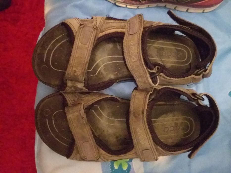 Vănd adidași mărimi diferite .