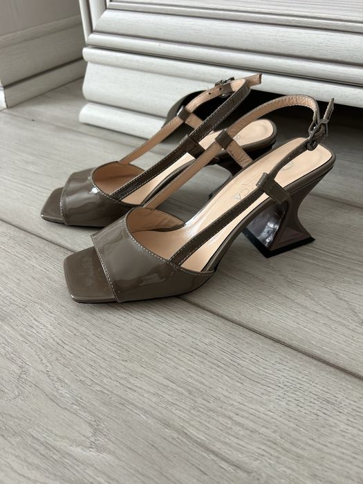 Босоножки женские