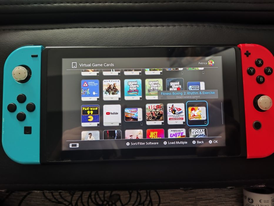 Vând Nintendo Switch cu accesorii ,detalii in descriere