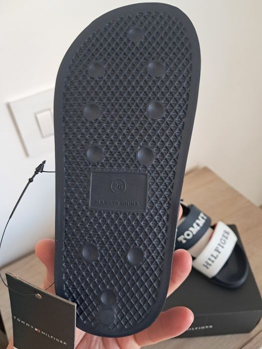 Sandalute noi Tommy Hilfiger