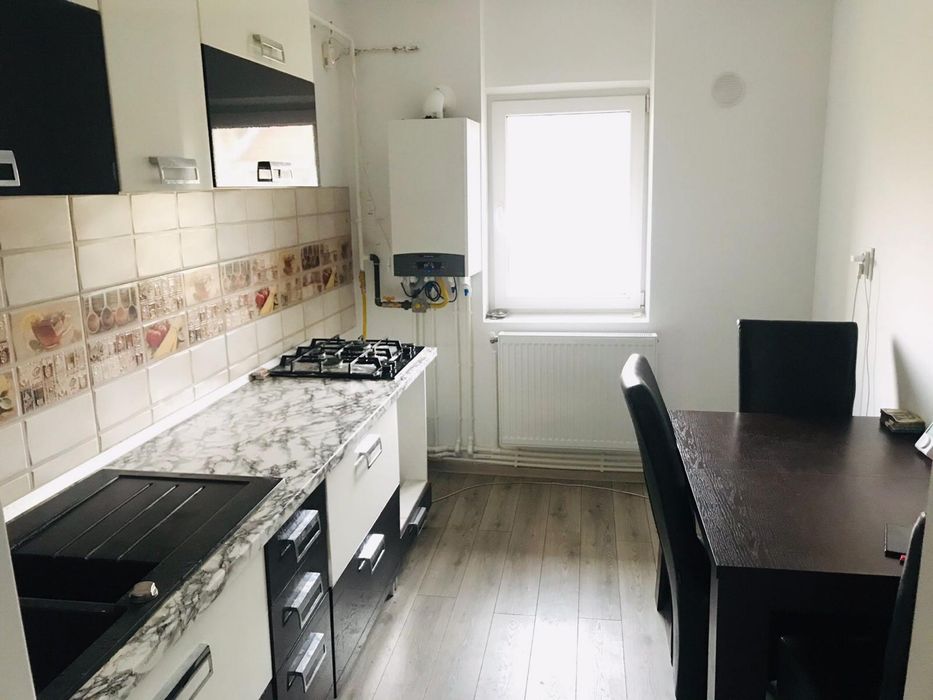 Vând apartament 3 camere- Str. Babadag