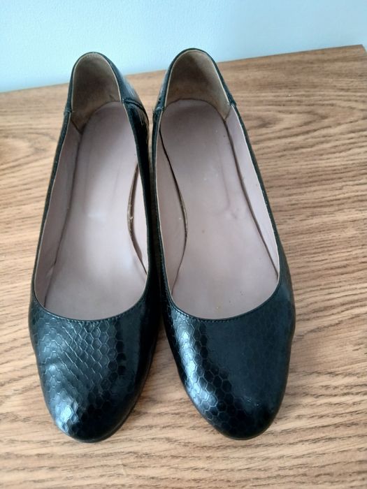 Oferta!! Pantofi din piele  impecabili cumparati de la magazinul  J'acobs