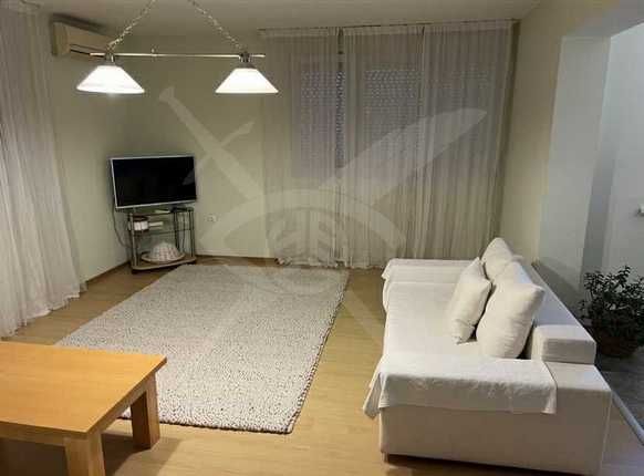 Дава се под наем Тристаен апартамент в Варна, Бриз - 101 кв.м за 927.18 € - Снимка #1