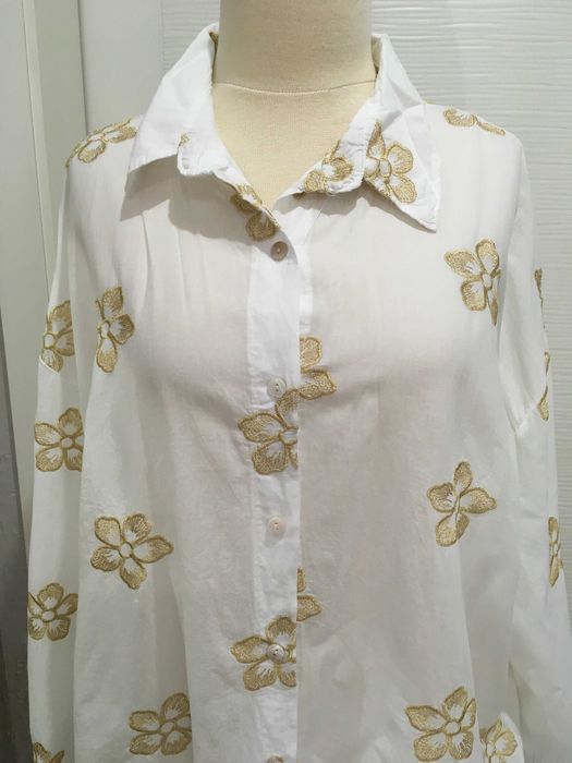 New Star Italy риза с бродирани златни цветя