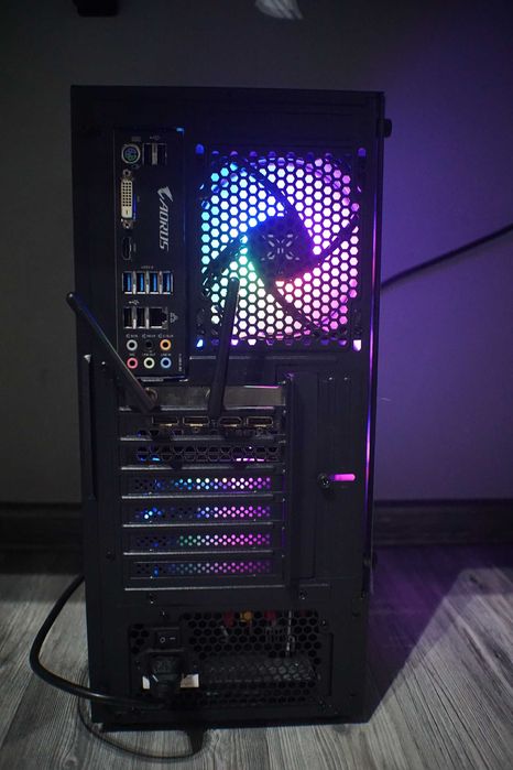 Настолен геймърски компютър