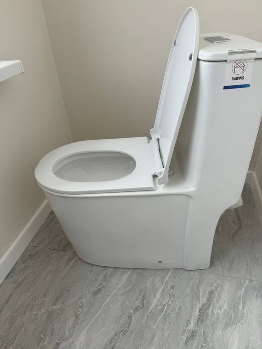 Продам новый унитаз и сместитель для душа