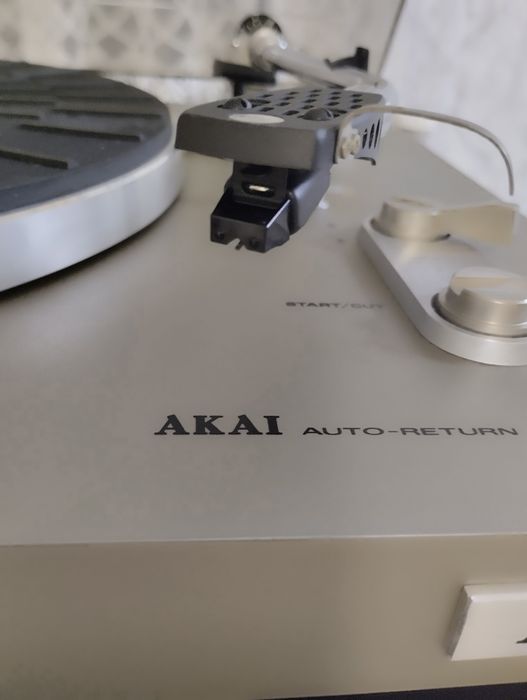 Стойка AKAI , проигрыватель, дека, усилитель тюнер
