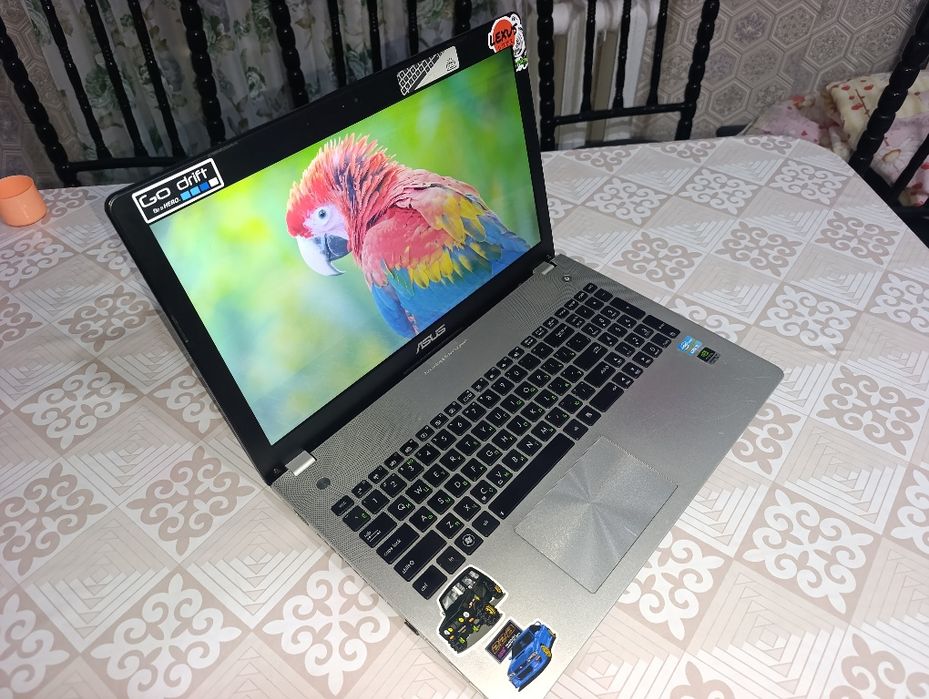 Продам ноутбук ASUS.