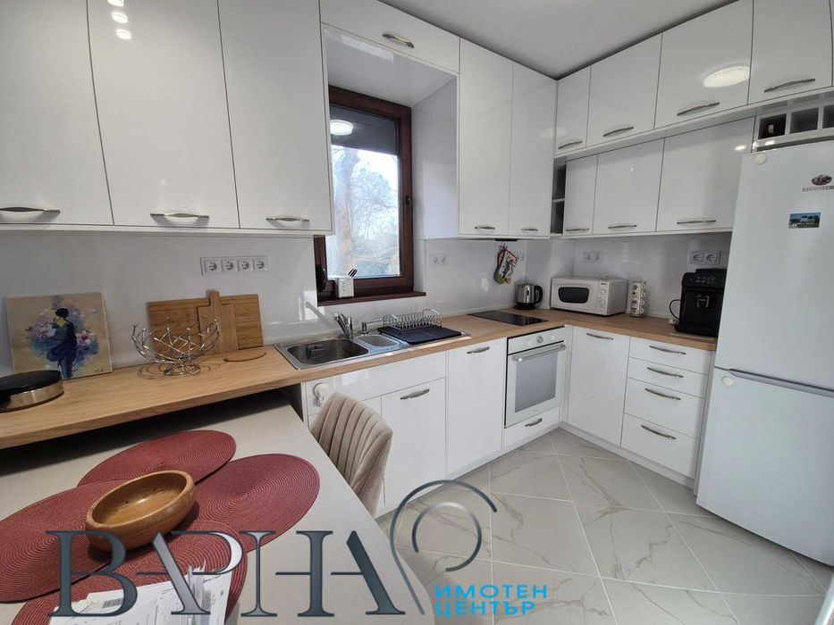 Дава се под наем Двустаен апартамент в к.к. Св.Св. Константин и Елена - 60 кв.м за 548.25 € - Снимка #3