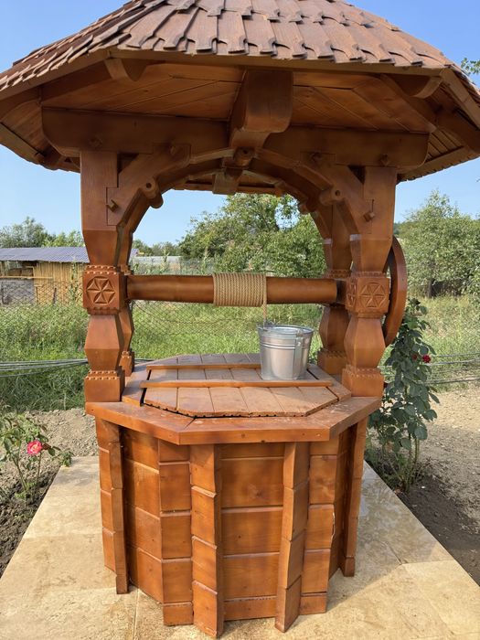 De vânzare Fântână din lemn, lucrată în Maramureș