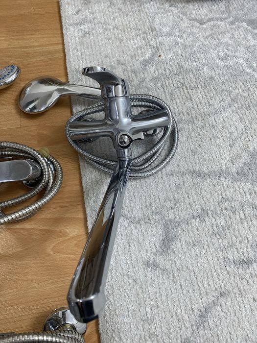 Продаются смесители для душевой