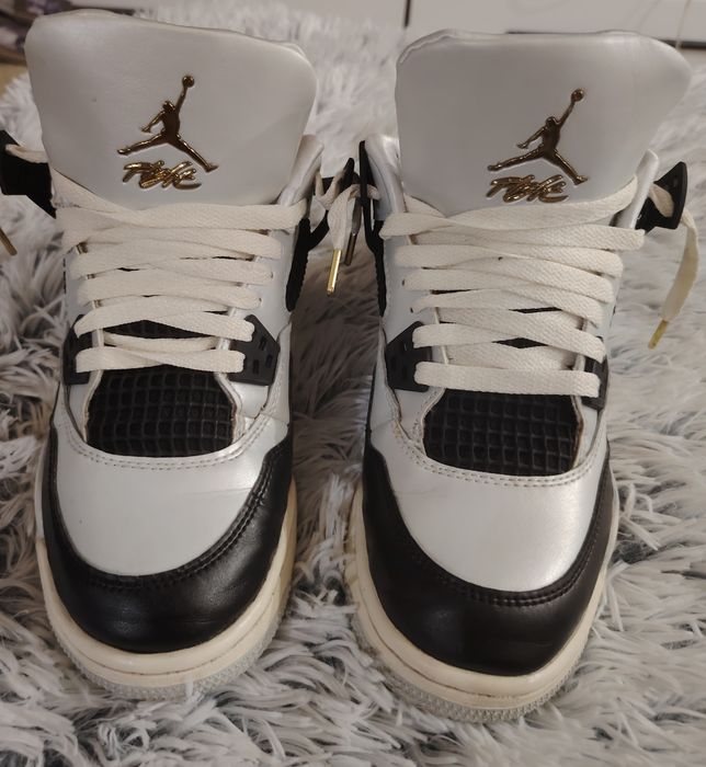 Jordan 4 Retro Platinum Gold