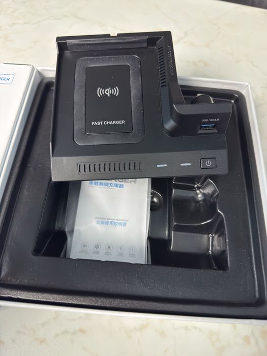 Wireless безжично зарядно за w205 Мерцедес Mercedes C клас