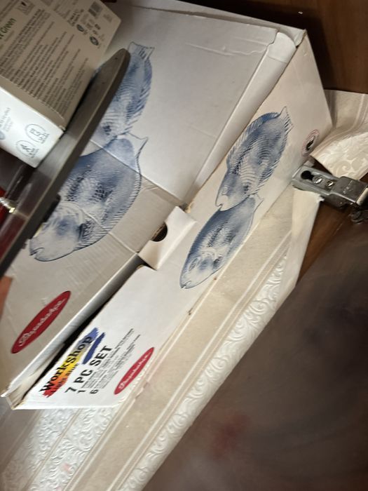 продам тарелки б/у разные , рыбки, персональные