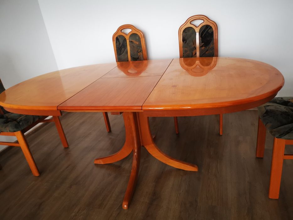 Масивна елепсовида трапезна маса изроботена  масивна дървесина ЧЕРЕША