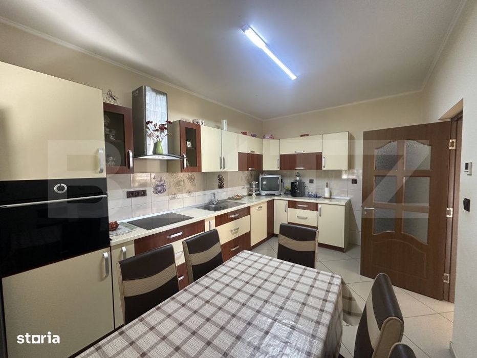 Casa spatioasa cu etaj, teren generos si livada, Zona Paulesti