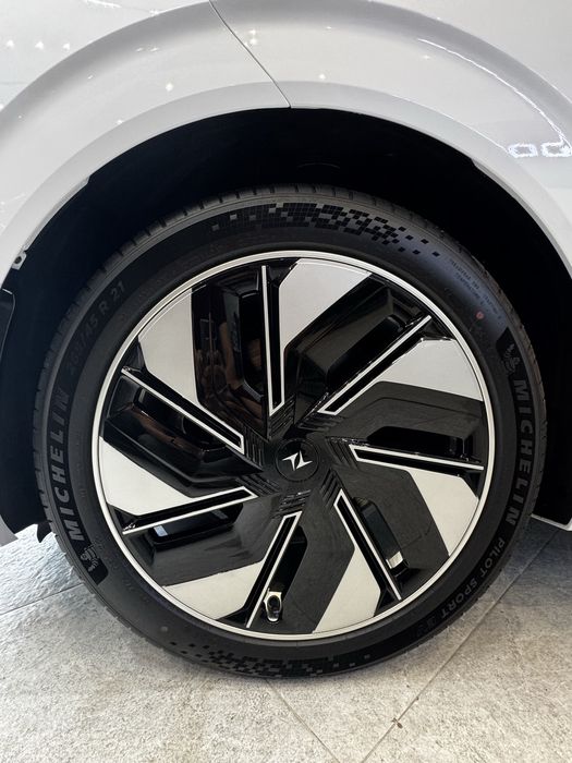 Dongfeng 008 gibrid 2025 5 kishilik